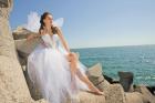 Cliccare per ingrandire Abiti da sposa - Rochie de mireasa, model Eclats, cu top transparent din dantela si strasuri, fusta ampla din tull cu aplicatii de strasuri, Mirandi Set 2 piese (bratara si cercei), din perle de Mallorca, Romeo Jewels