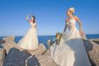 Cliccare per ingrandire Abiti da sposa - (de la stanga la dreapta) Rochie de mireasa aurie, model Andreea, cu broderie de floricele marunte aplicate manual, Il Creatore Set bijuterii din perle de Mallorca, Romeo Jewels Rochie de mireasa, model Ioana, cu broderie aurie, aplicata manual, Il Cre