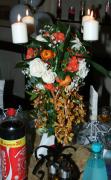 Aranjament floral pentru masa invitatilor pe suport de fier forjat 