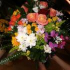 Buchet Multicolor Din Trandafiri, Miniroze si Orhidee
