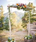 Aranjamente florale de nunta: arcade rustice