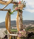 Aranjamente florale de nunta: arcade rustice