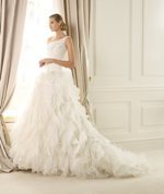 Rochii de mireasa Pronovias: colectia Glamour...